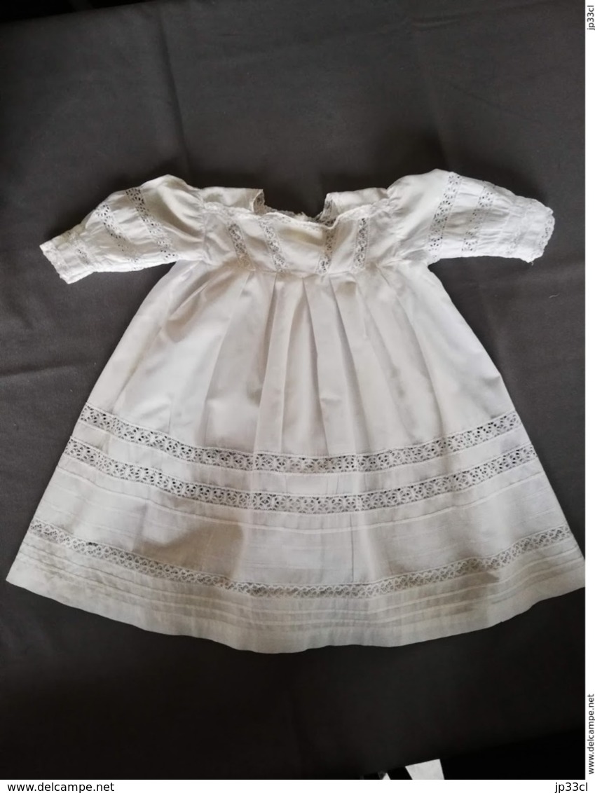 Robe De Baptème En Coton Brodée Main Avec Manches (fermeture 3 Boutons) Lavée Et Repassée ; Début XXe S. - Doop