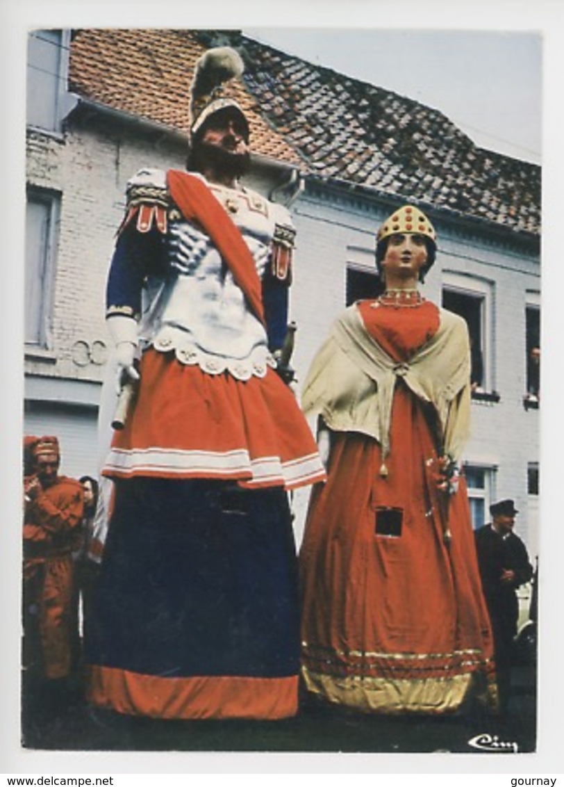 Cassel (nord) Fêtedu Carnaval,lundi De Paâques, Sortie Des Génts Reuze Papa & Reuze Maman - Cassel