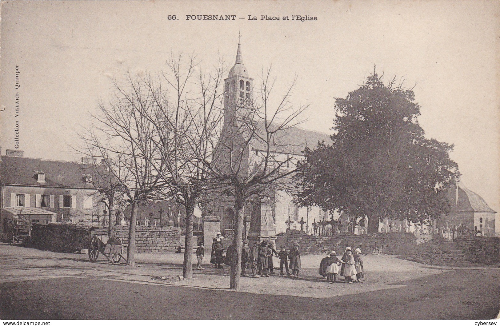 FOUESNANT - La Place De L'Eglise - Animé - Fouesnant