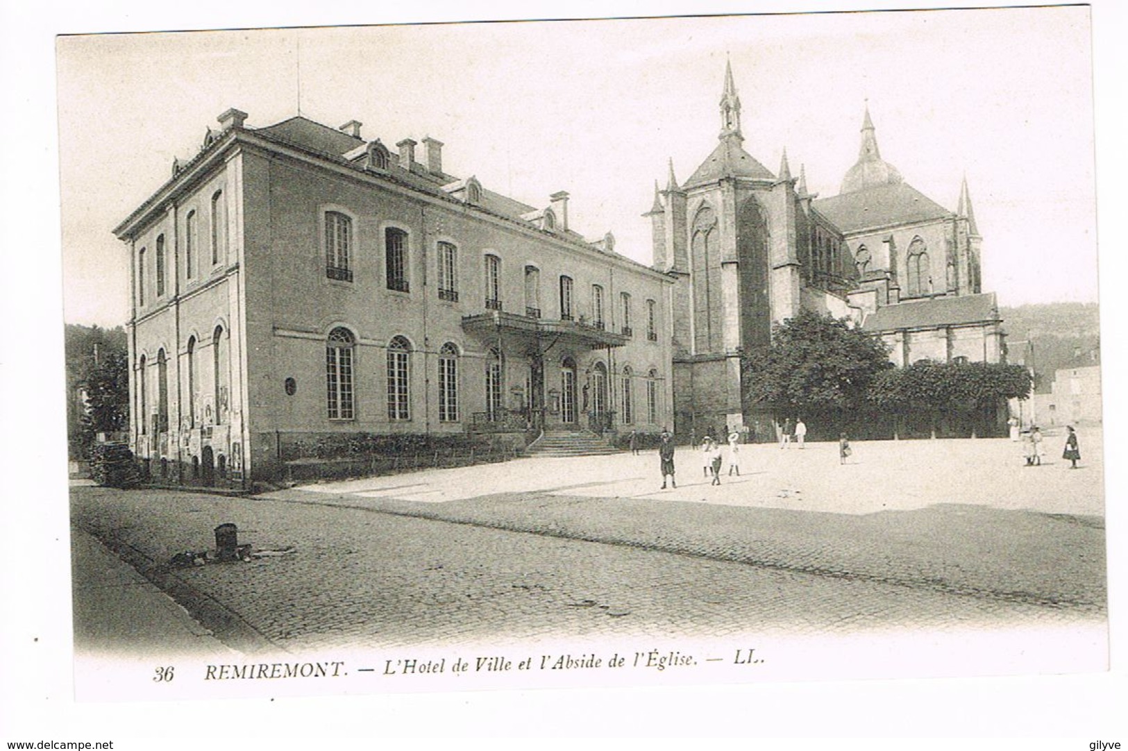 CPA (88) Remiremont. L'Hôtel De Ville  Et L'abside De L'église.  (M.371). - Remiremont