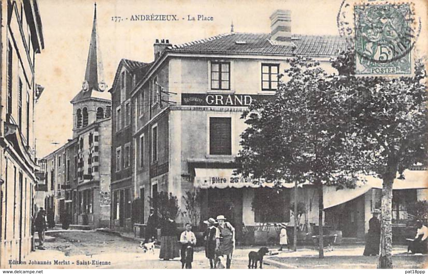 42 - ANDREZIEUX ( BOUTHEON ) La Place ( Restaurant En 1er Plan )  CPA Village ( 9.800 Habitants) - Loire - Andrézieux-Bouthéon