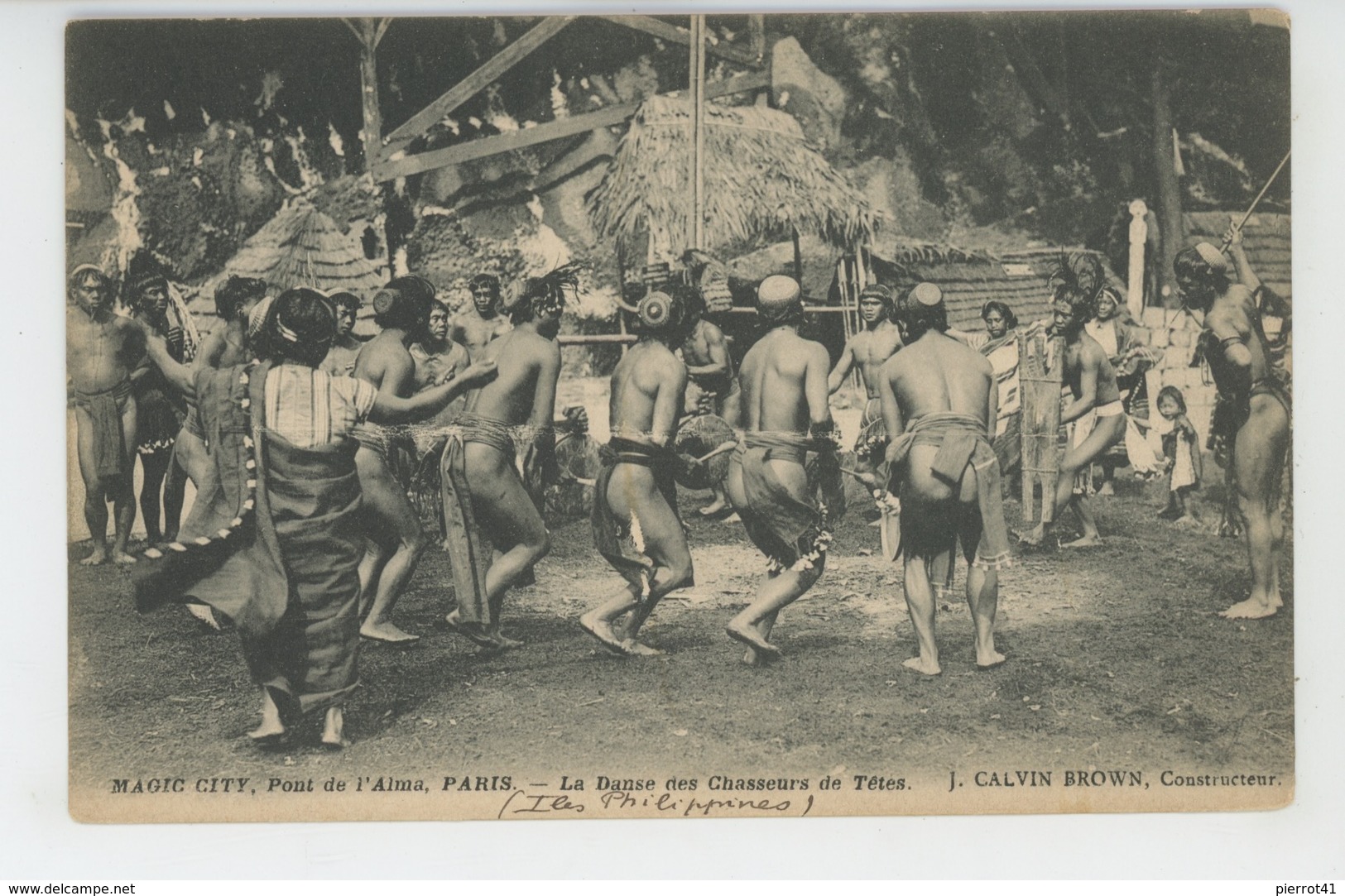 ETHNIQUES ET CULTURES - ASIE - ILES PHILIPPINES - La Danse Des Chasseurs De Têtes  à MAGIC CITY , Pont De L'Alma à PARIS - Asia