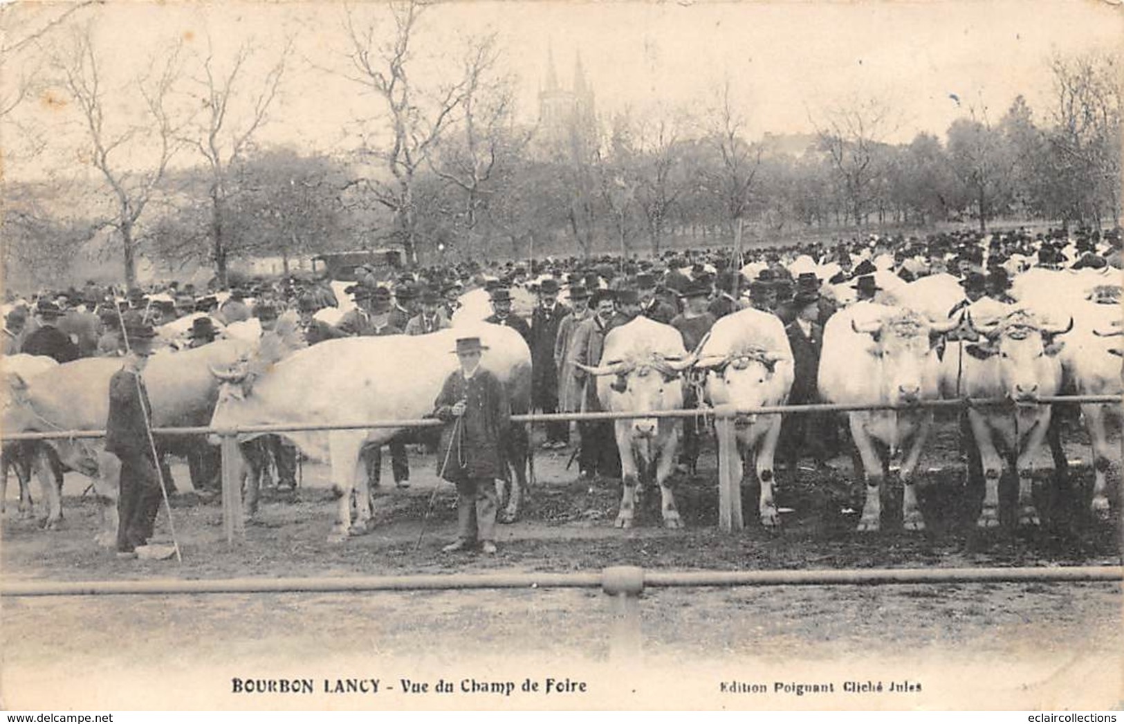 Bourbon-Lancy        71        Vue Du Champ De Foire. Marché Aux Bestiaux               (voir Scan) - Autres & Non Classés