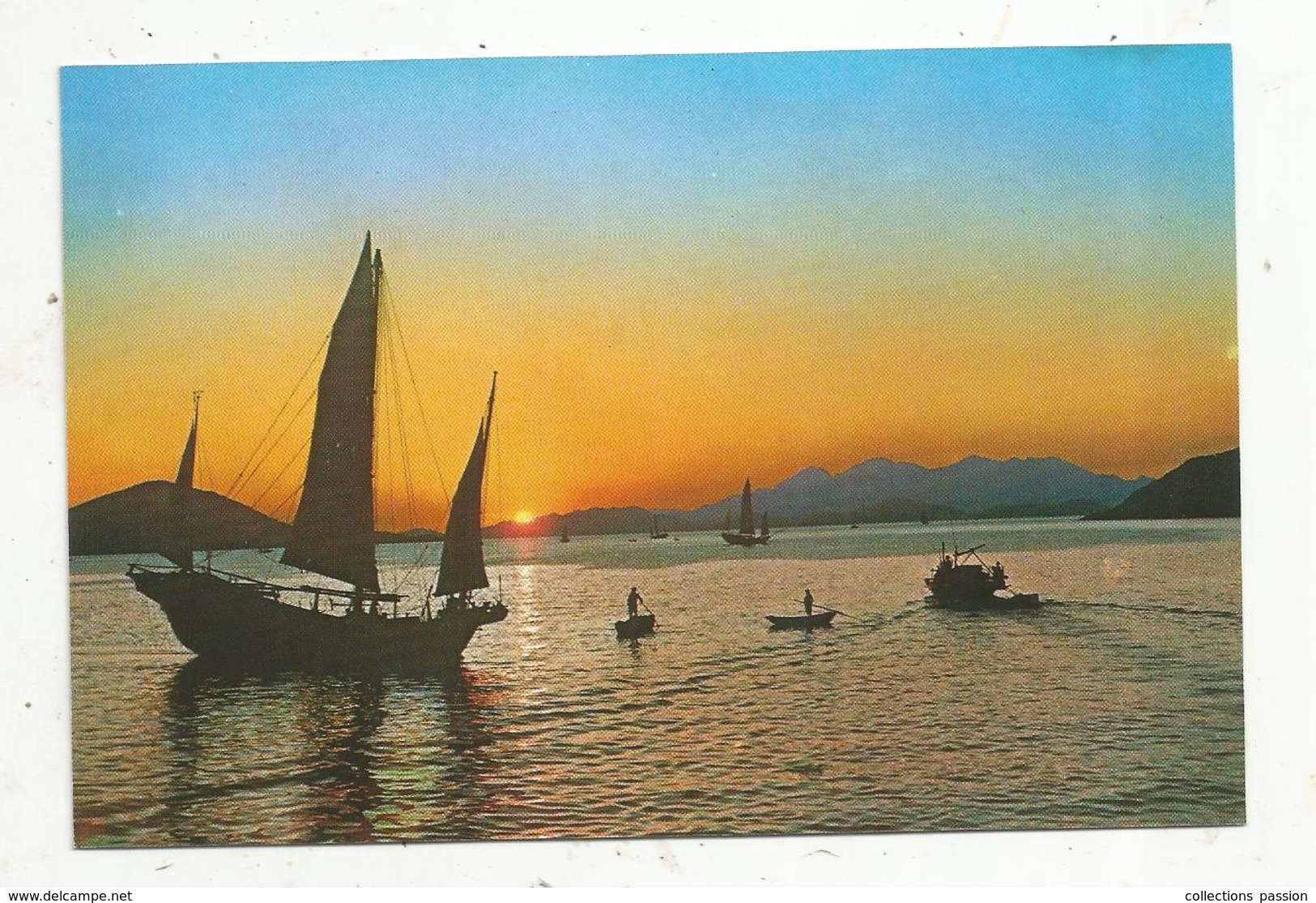 Cp, CHINE ,HONG KONG , Bateaux , Pêche , Scenery Of A Fishing Junk Under Sun Set ,  Vierge - China (Hongkong)