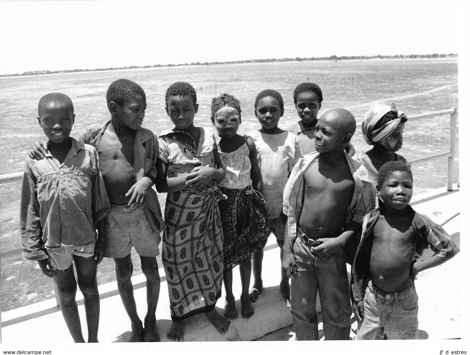 Photo Mozambique Enfants Sur Le Pont De L'île De Mozambique. Vers 1995 - Afrika