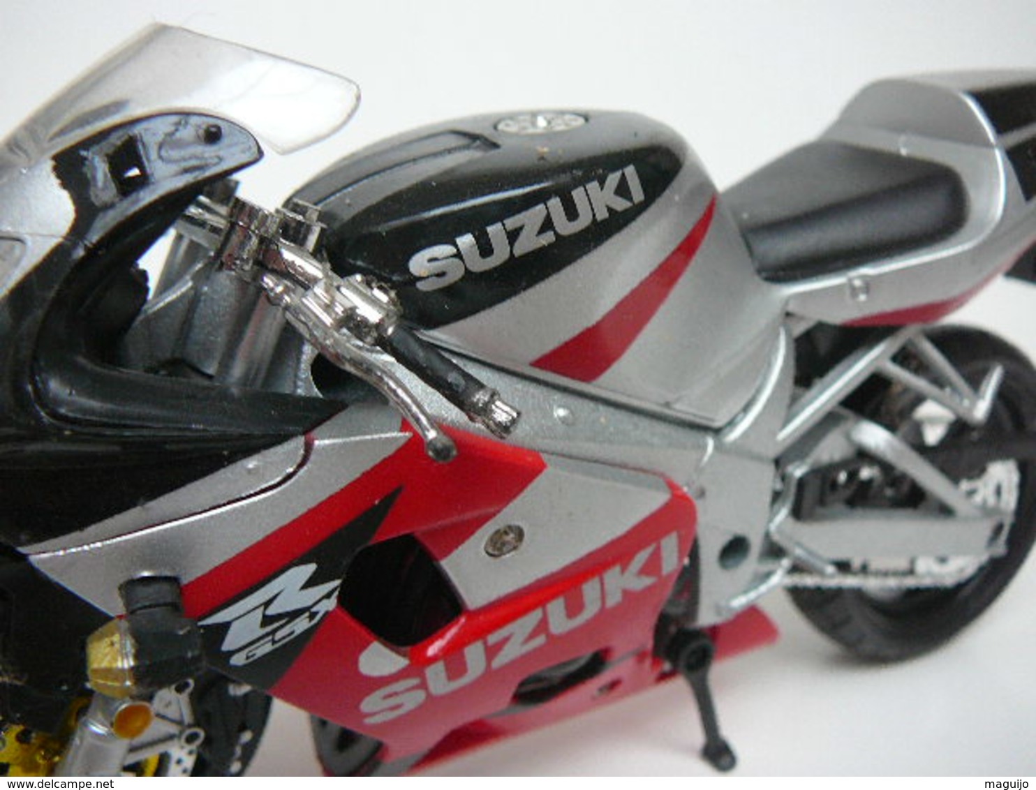 SUZUKI  MOTO 750 R  GSX  1/12  LIRE ET VOIR !! - Motos