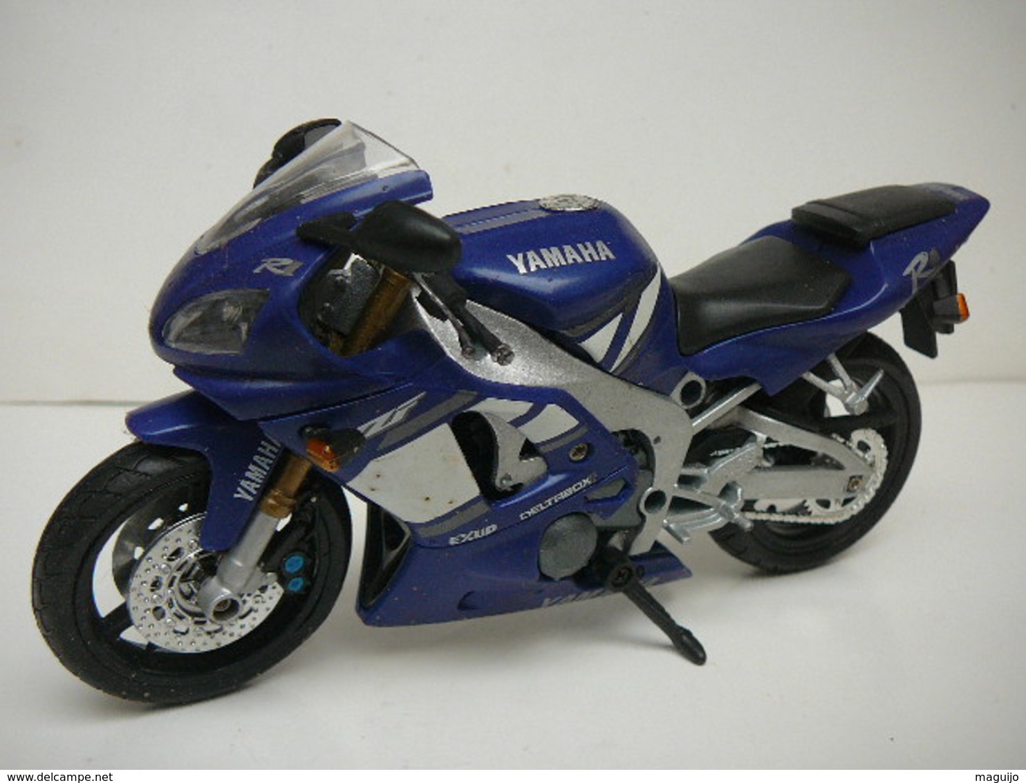 YAMAHA  R1  MOTO  1/12  LIRE ET VOIR !! - Motos