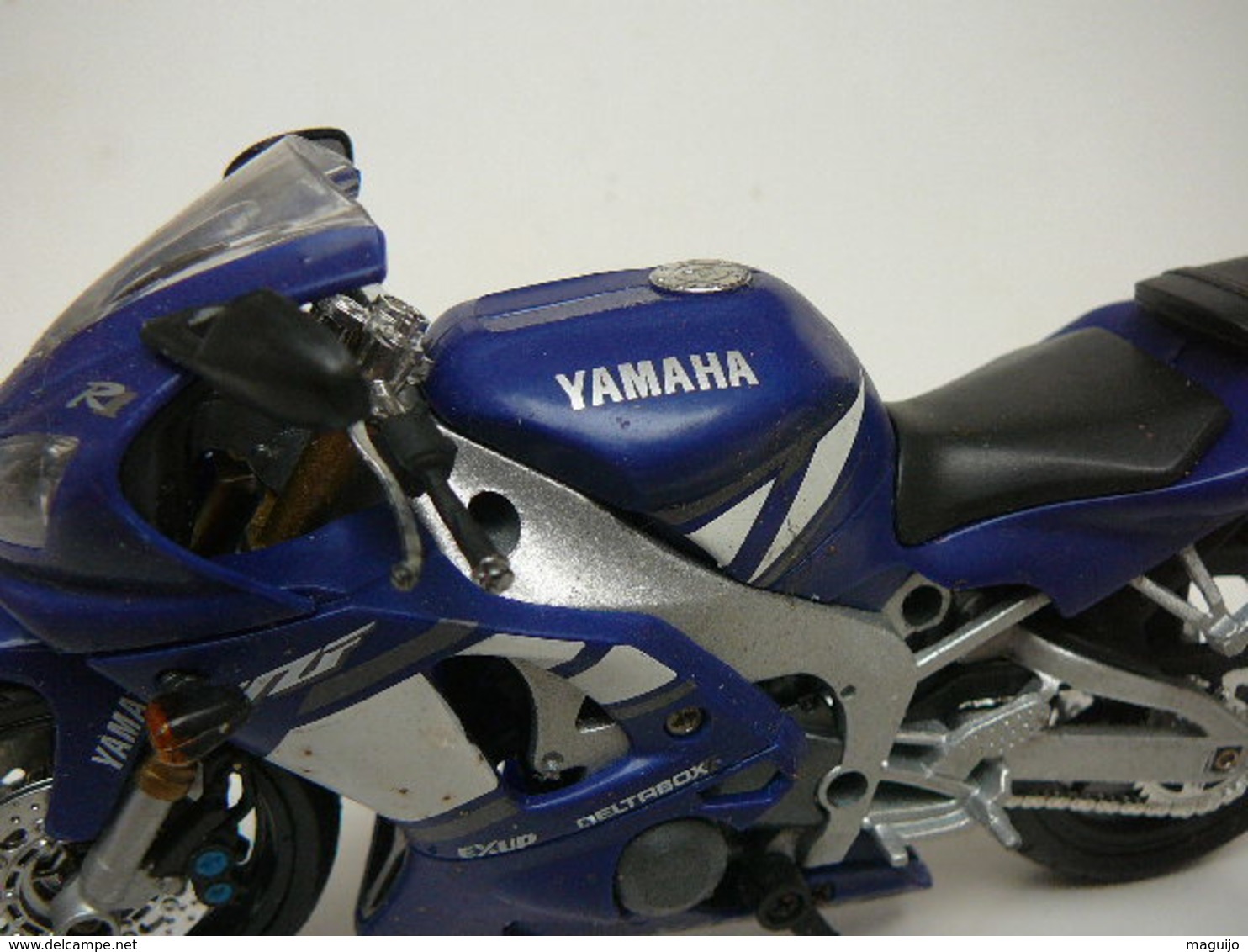 YAMAHA  R1  MOTO  1/12  LIRE ET VOIR !! - Motos