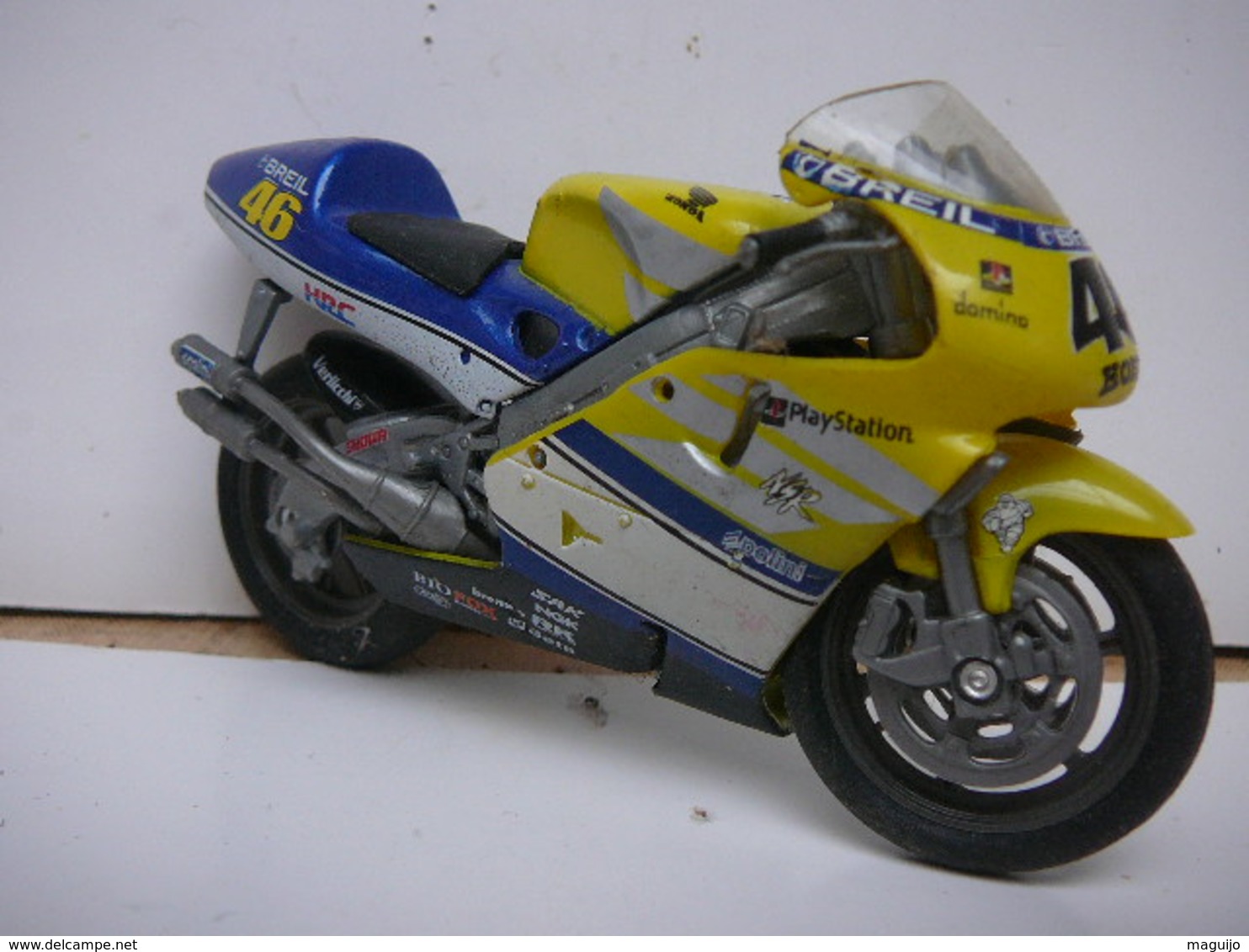 HONDA N° 46 VALENTINO ROSSI  PLAY STATION  MOTO  1/18  LIRE ET VOIR !! - Motorcycles