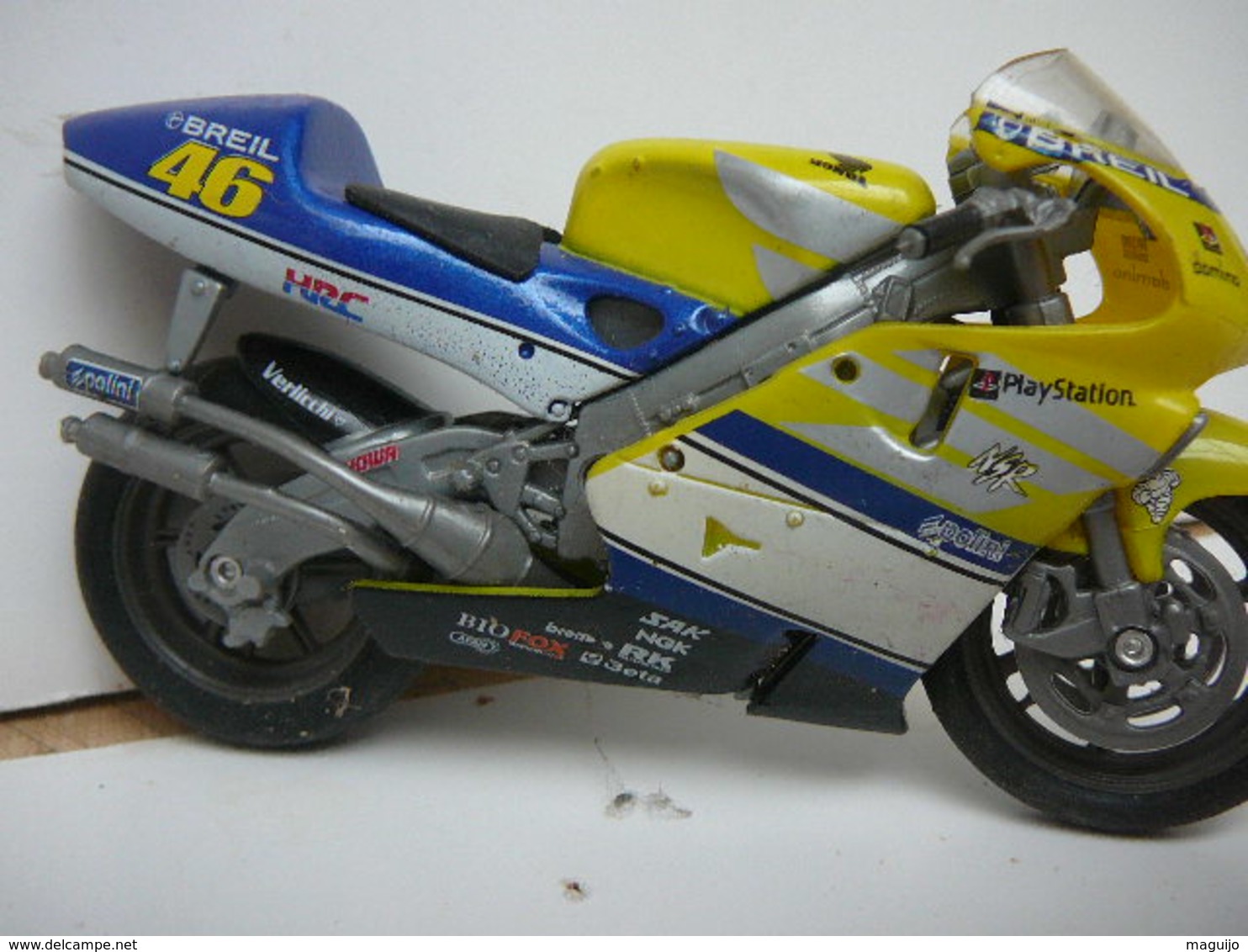 HONDA N° 46 VALENTINO ROSSI  PLAY STATION  MOTO  1/18  LIRE ET VOIR !! - Motorfietsen