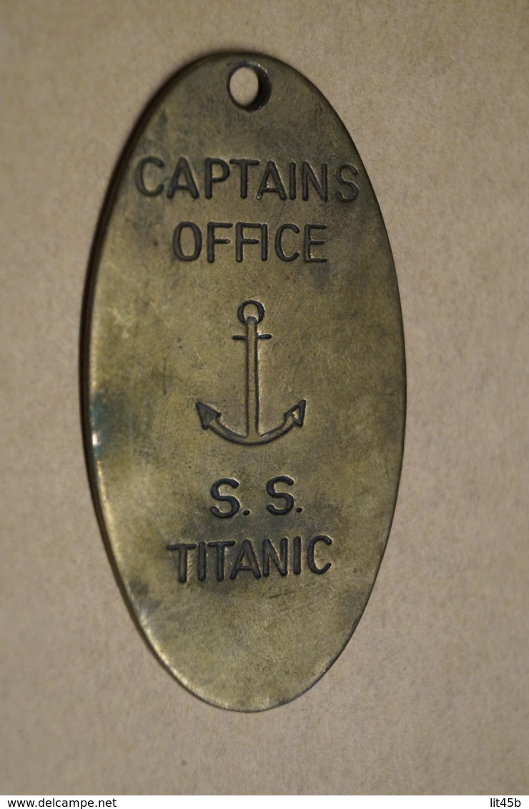 RARE Plaque Ancienne Du S.S.Titanic,Captains Office ,dimensions 65 Mm. Sur 35 Mm.Bateau,paquebot - Other & Unclassified