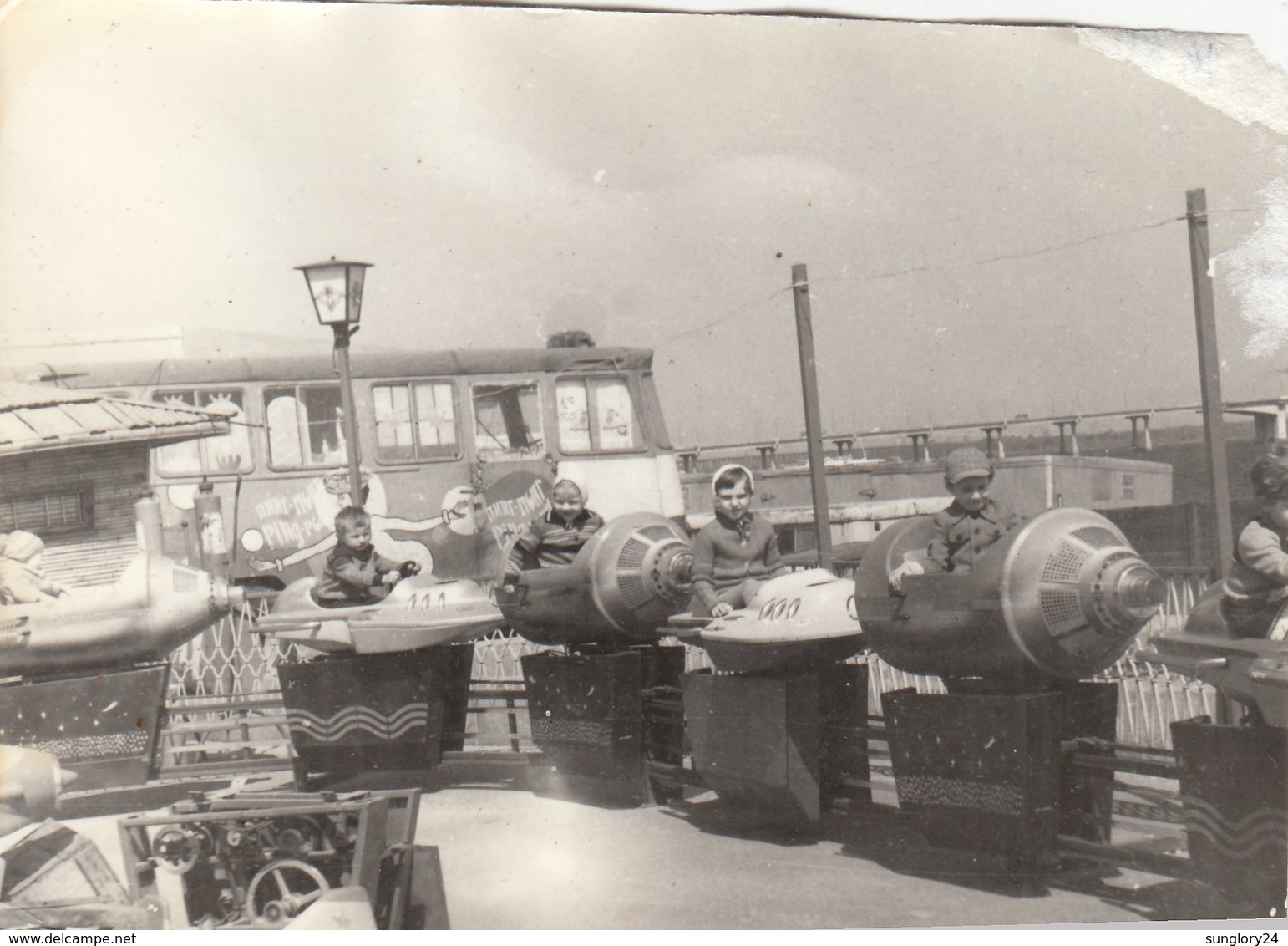 UKRAINE.  # 3530  A PHOTO. "CHILDREN. CAROUSELLE ON THE WAY. THE BRIDGE. *** - Other & Unclassified