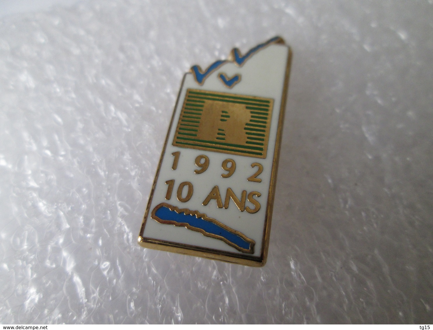 PIN'S     R  1992 10 ANS  BNP  Arthus Bertrand - Banks