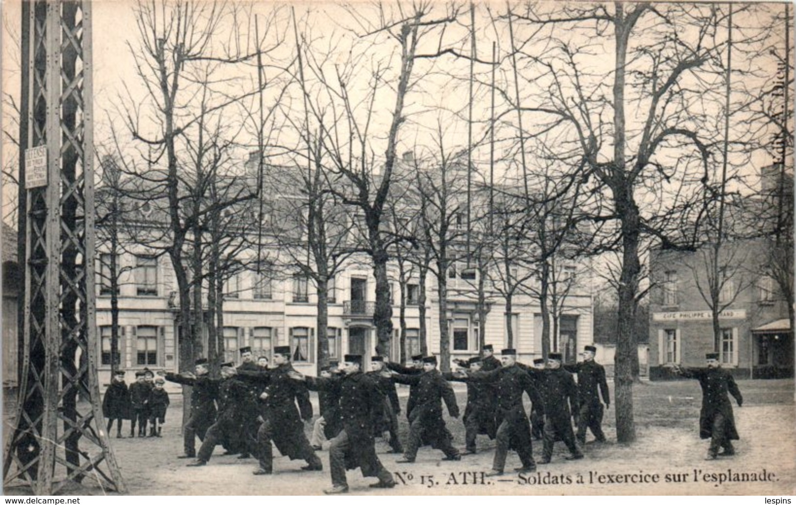 BELGIQUE - ATH --  Soldats à L'exercice Sur L'Esplanade - Ath