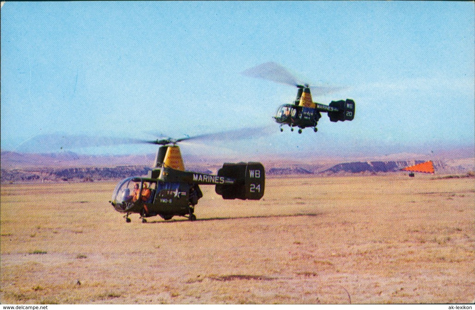 A Pair Of HOK Helicopters Land Near The Camp Pendelton Marine Helicopter 1983 - Hélicoptères