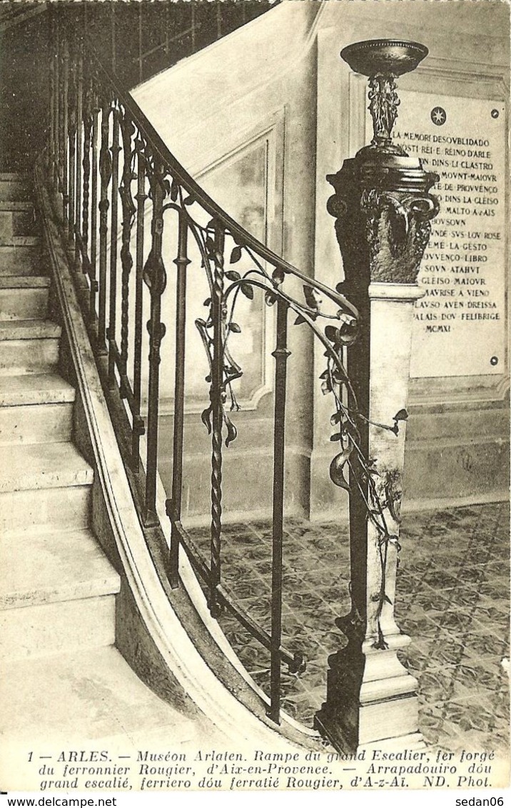 CPA - B.du RHONE - ARLES : Museon Arlaten, Rampe Du Grand Escalier - Arles