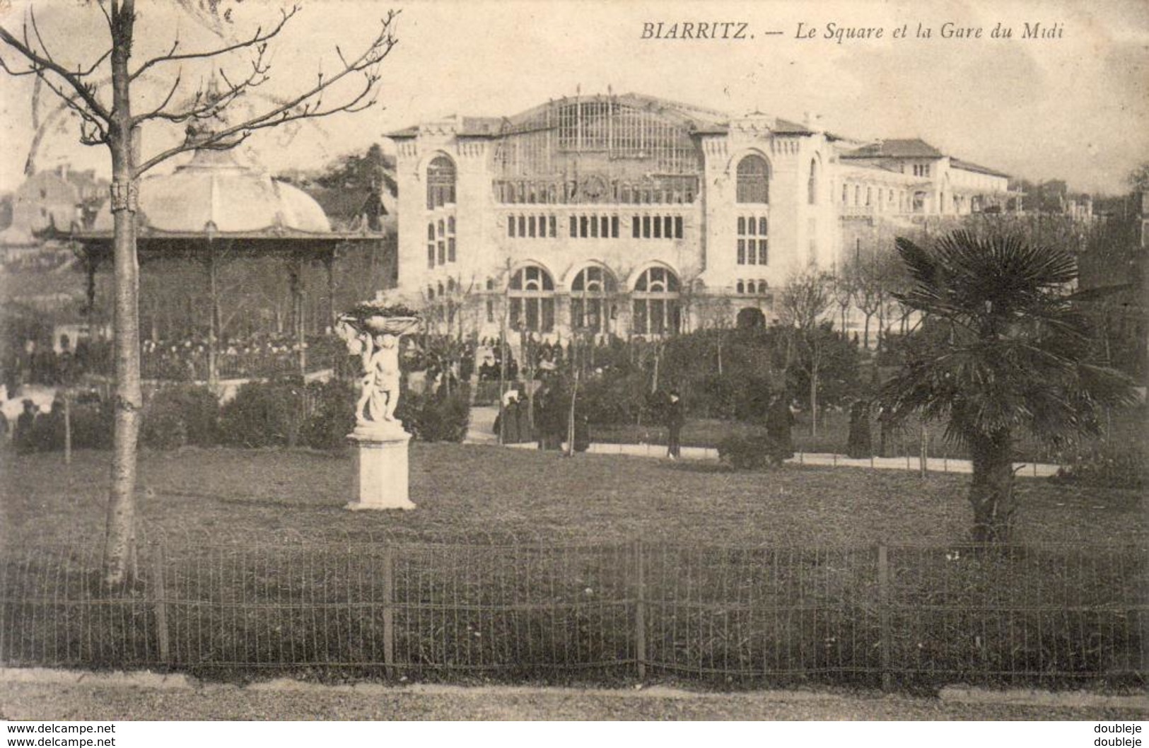 D64  BIARRITZ  Le Square Et La Gare Du Midi - Biarritz