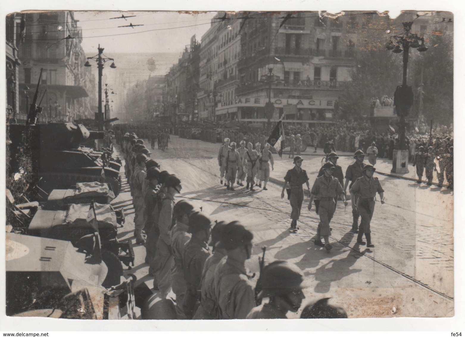 ° PARIS ° LIBERATION ° DEFILE ° TANK ° CHAR ° LOT DE 4 PHOTOS ° - Krieg, Militär