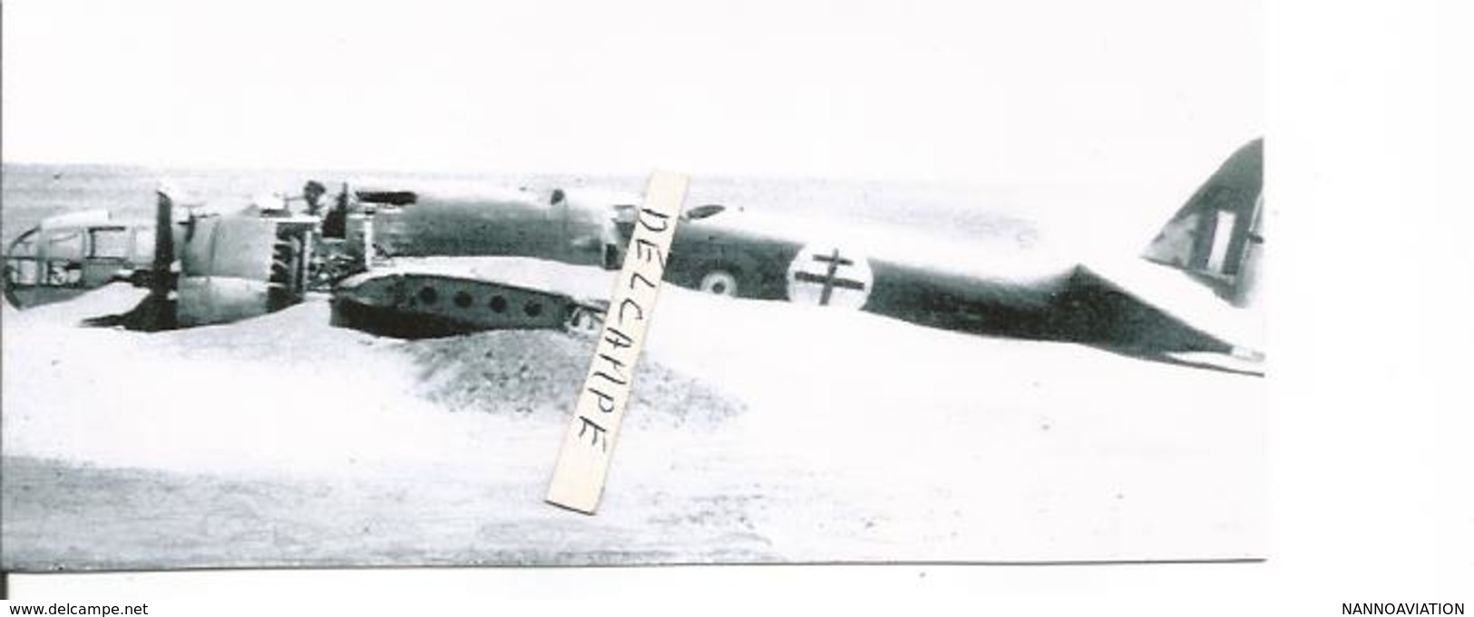 PHOTO AVION BRISTOL BLENHEIM IV A MOITIé ENSEVELI CROIX LORRAINE PEINTE PAR CALVEZ RETIRAGE 14X7CM - Aviation