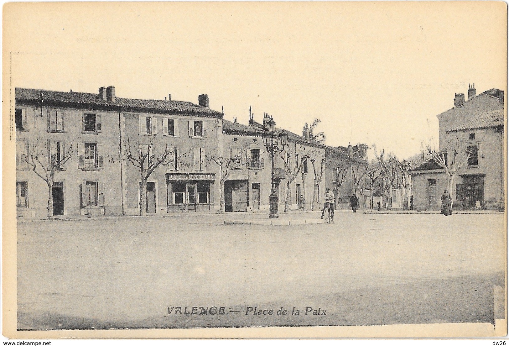 Valence (Drôme) Place De La Paix - Café De Jappe Renard - Edition Serre - Carte Non Circulée - Valence