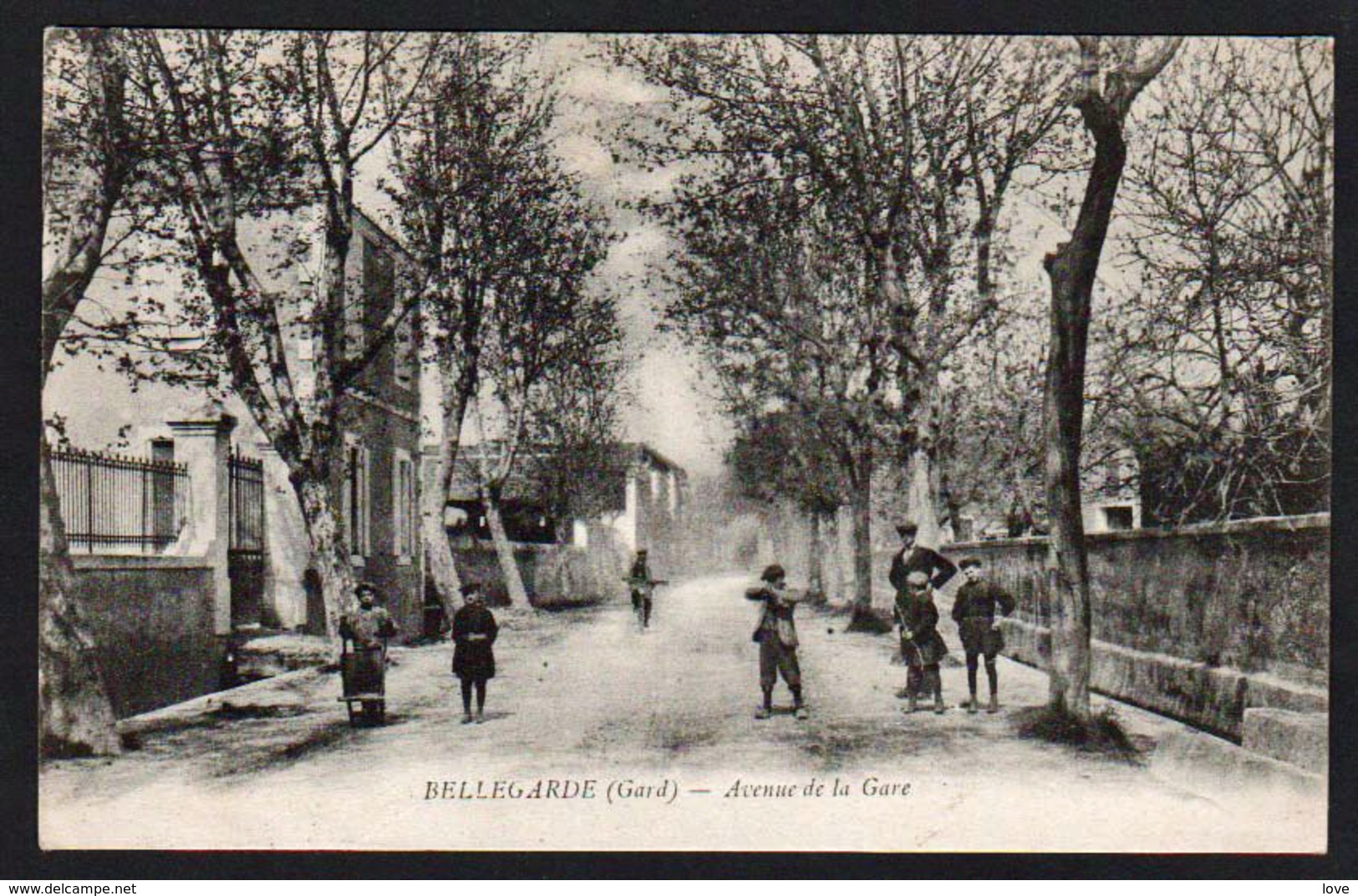 BELLEGARDE: Belle Animation (jeux D'enfants) Dans L'avenue De La Gare, Carte écrite En 1916 (verso Blanc) - Bellegarde