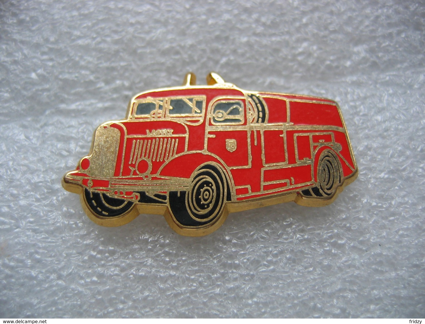 Pin's BALLARD, Camion Dévidoire Automobile, Pompe LAFFLY De 1943 Des Sapeurs Pompiers - Firemen