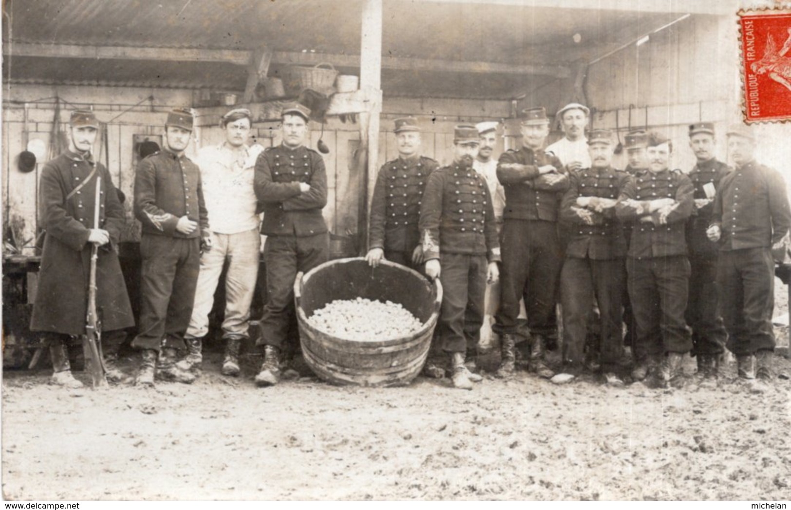 CPA   PHOTO D'UN GROUPE DE MILITAIRE---1909 - Reggimenti