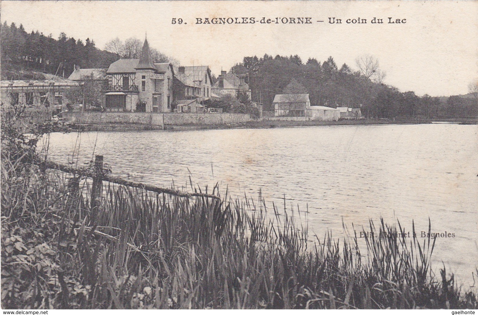 F61-025 BAGNOLES DE L'ORNE - UN COIN DU LAC ET MAGASIN D’ANTIQUITÉS - Bagnoles De L'Orne