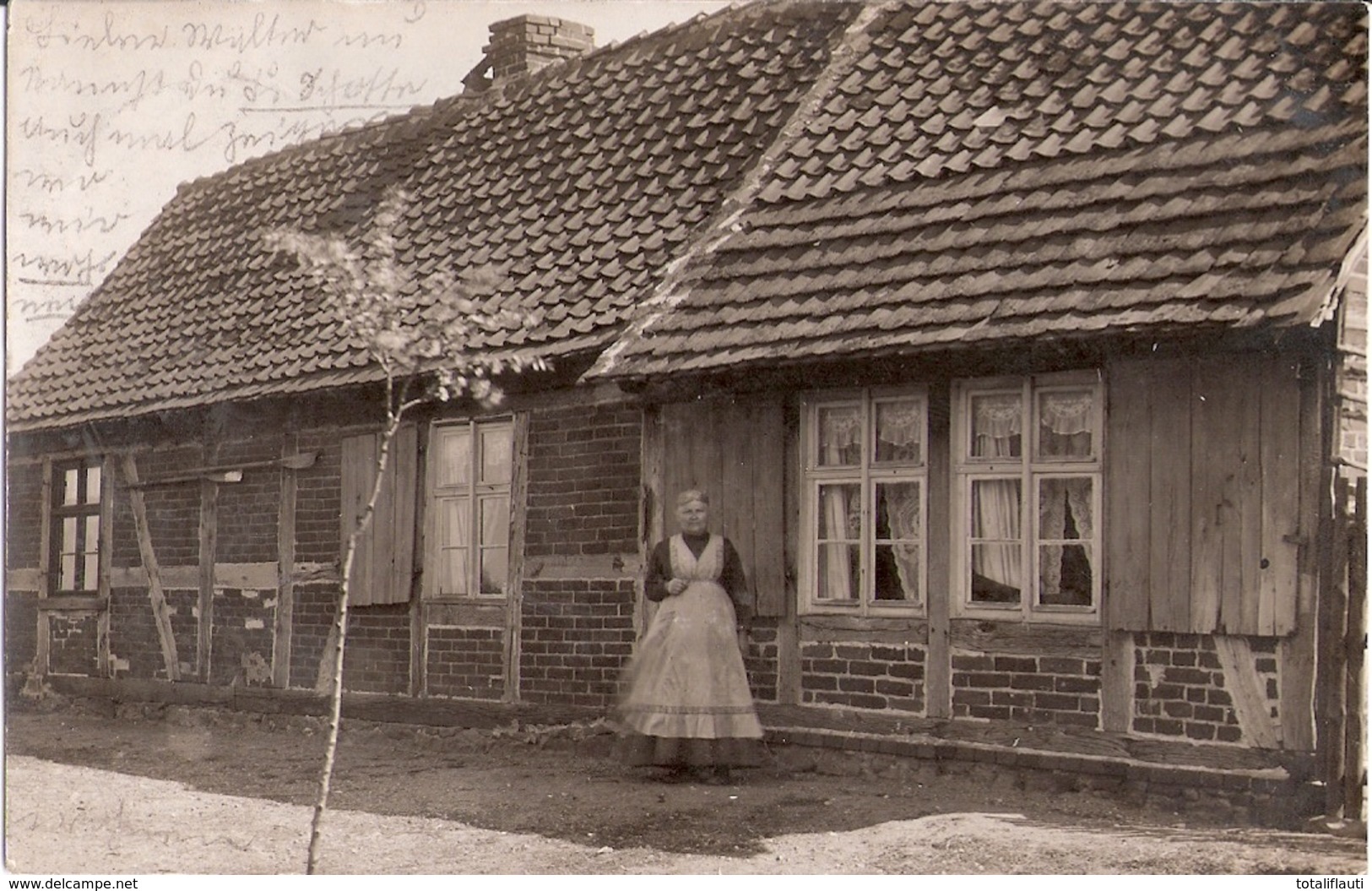 NEUHALDENSLEBEN Anhalt Doppelhaus Belebt Original Private Fotokarte Gelaufen 6.5.1912 Nach Halle - Haldensleben