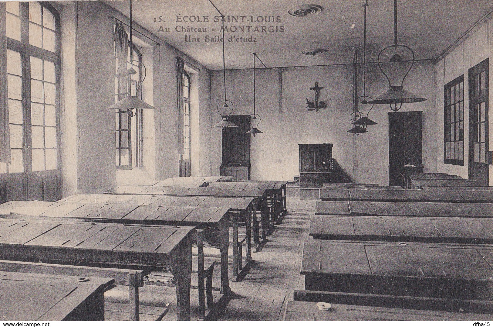 Montargis : (Série De 20 CP Ecole Saint-Louis) - N° 15 Une Salle D'Etude - Montargis