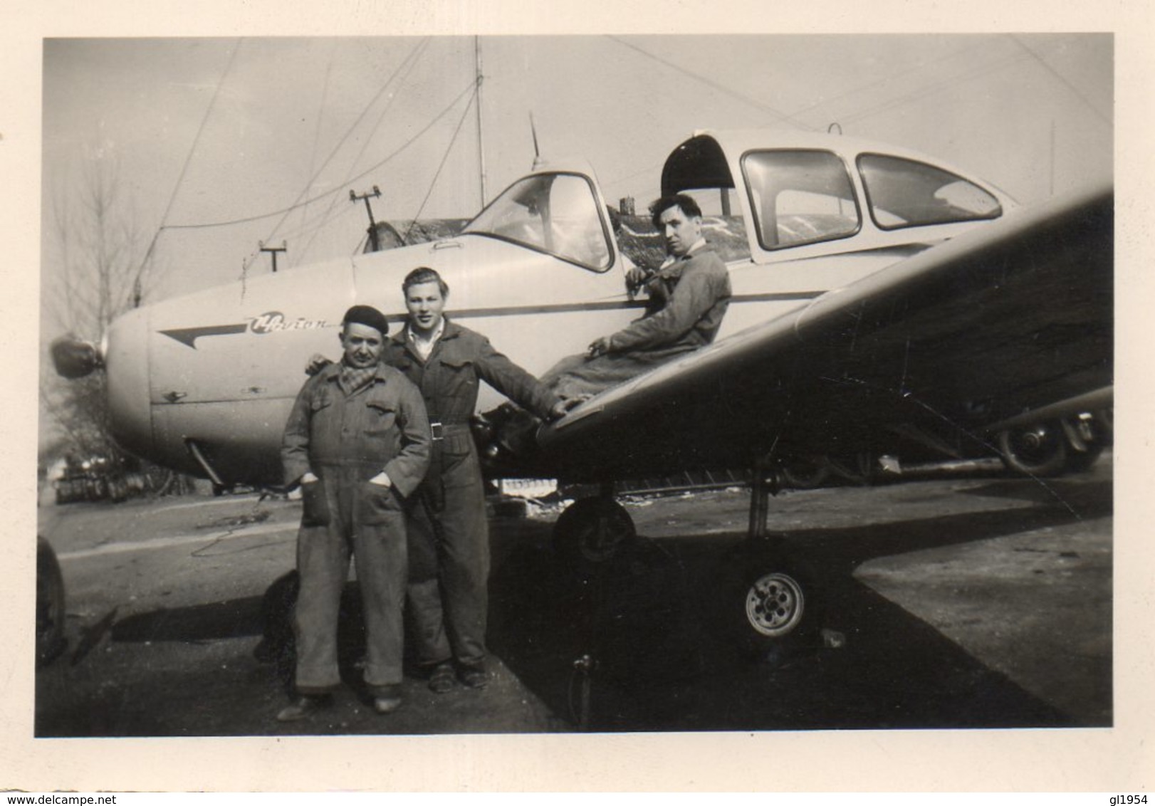 FOTO   MET  VLIEGTUIG     -   9.50 OP  6.50 CM     -  UIT    SINT - TRUIDEN - Autres & Non Classés