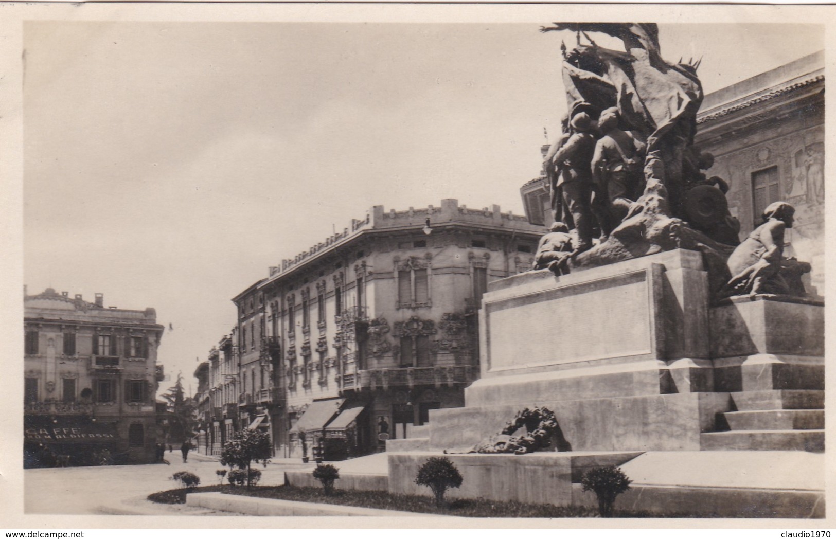 CARTOLINA - BUSTO ARSIZIO - PARTICOLARE DEL  MONUMENTO AI CADUTI E PIAZZA GARIBALDI - Busto Arsizio