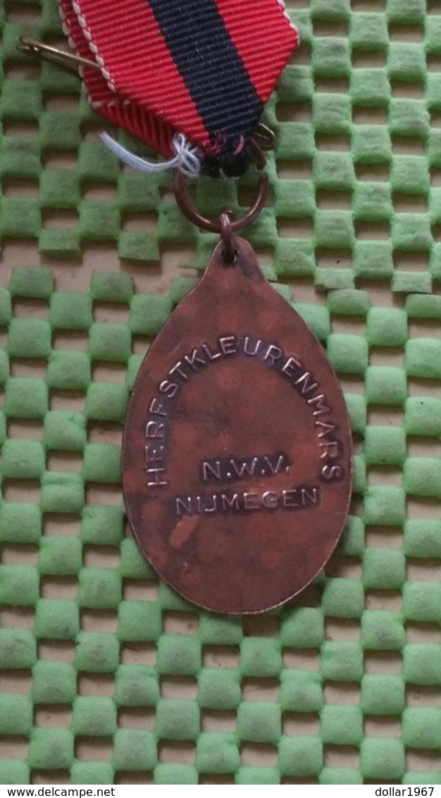Medaille :Netherlands  - Herfst Kleuren Mars - N.W.V Nijmegen  / Vintage Medal - Walking Association - Other & Unclassified