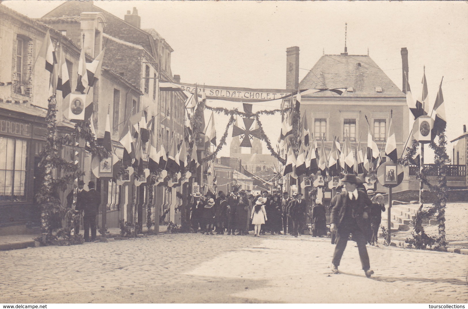 CARTE PHOTO 49 - CHOLET - Honneur Aux Soldats Choletais - WW1 Guerre 1914 1918 - Cérémonie Fête - Cholet