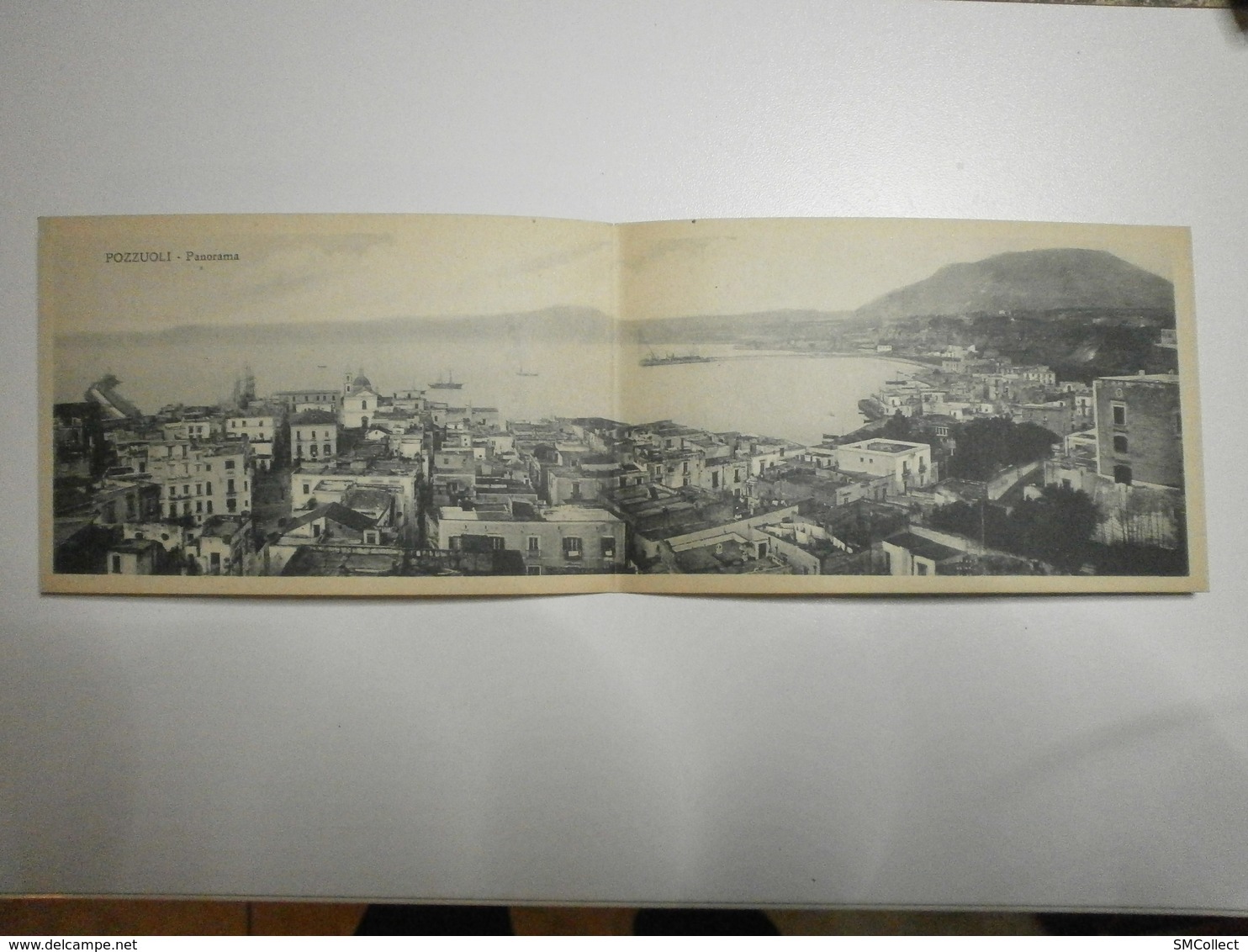 Italie. Pozzuoli, Pozzuoli, Panorama. Lot De 2 Cartes Dont 1 Carte Double (A3p36) - Pozzuoli