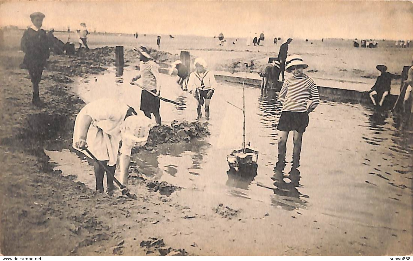 Nieuport Nieuwpoort  (?) -  Animée Jeux De Plage - Nieuwpoort