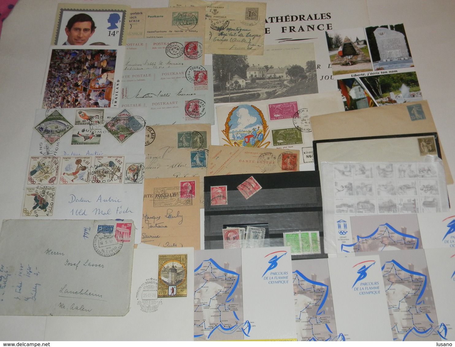 Vide-boîte à Chaussures : Enveloppes, FDC, CP, Mini-carnets, Timbres : 1,5kg De Matériel. Tout N'est Pas Représenté. - Lots & Kiloware (mixtures) - Max. 999 Stamps