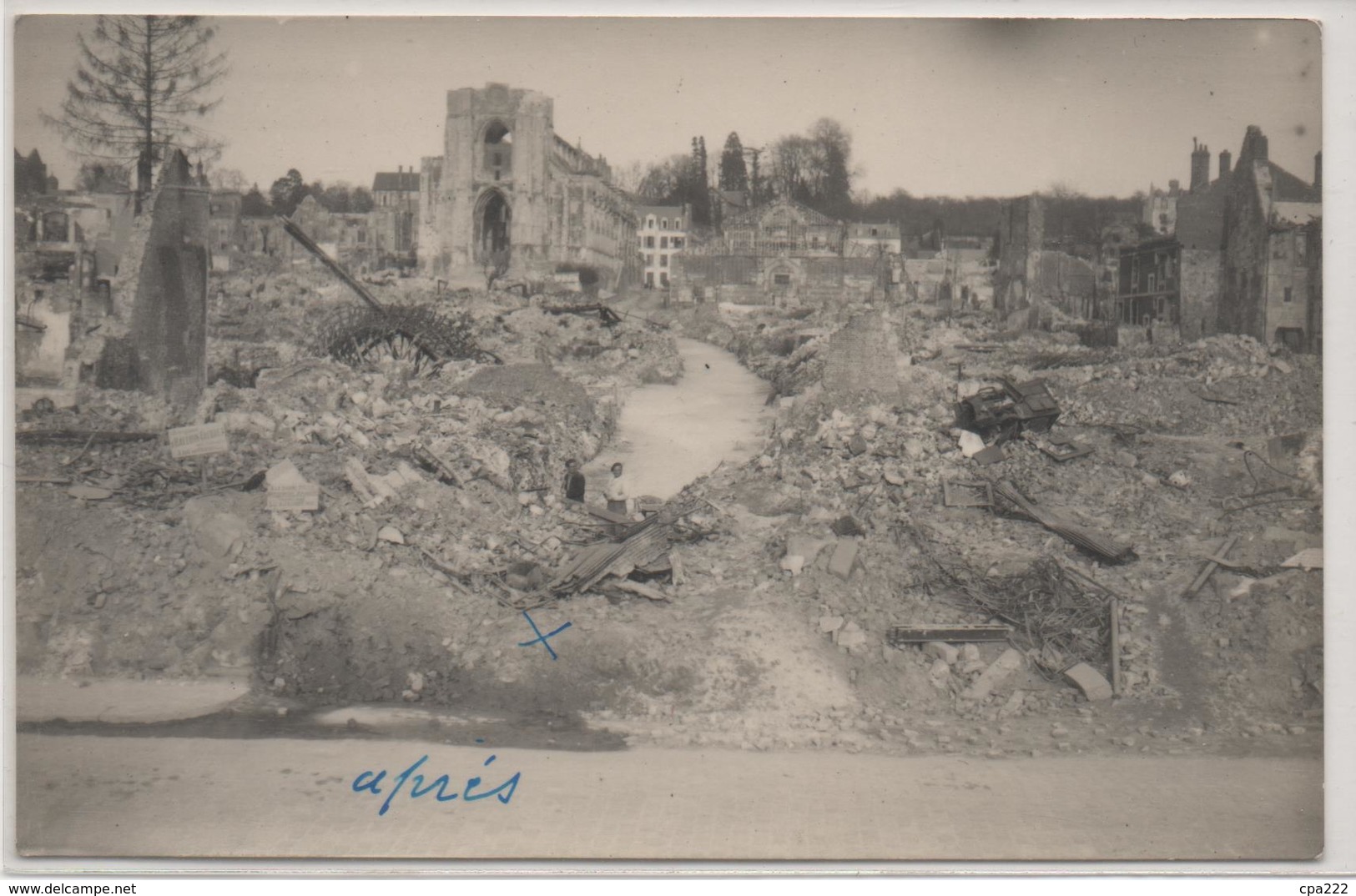 14  Lisieux    Photo  1944       Apres Les Bombardements  Rue Aux Feves    Format CPA  Non Carte - Lisieux