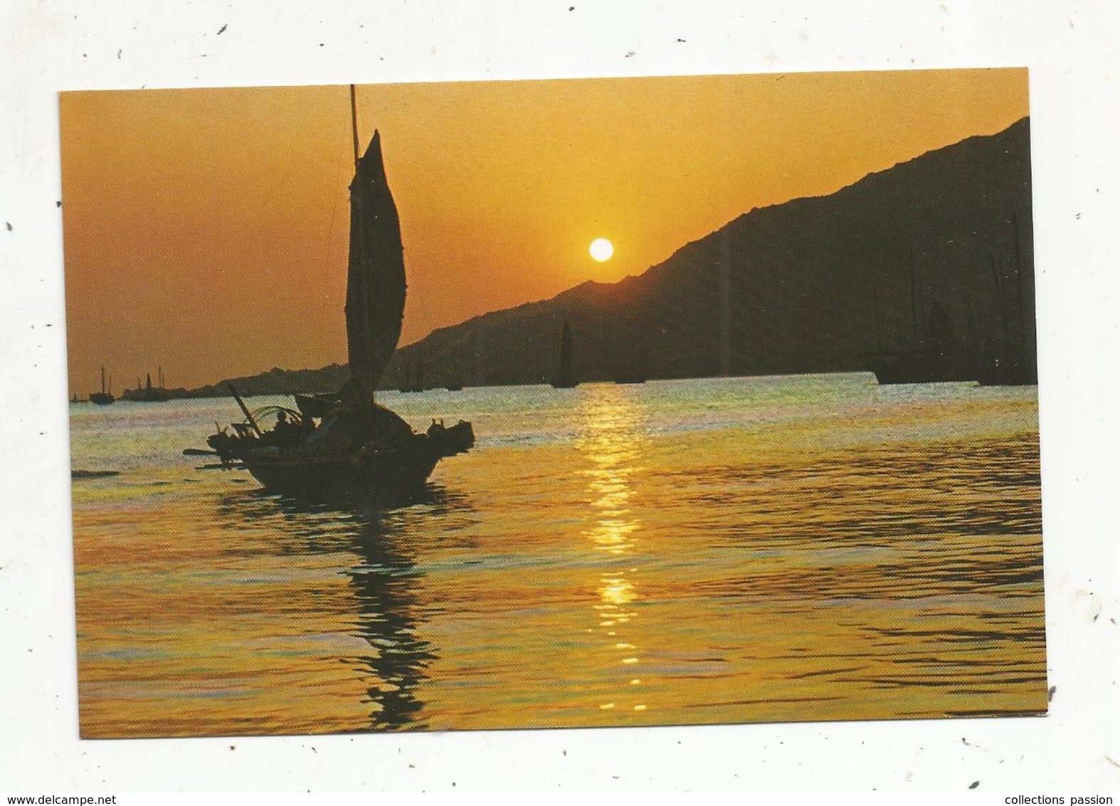 Cp, CHINE ,HONG KONG , A Sail In The Setting Sun , Vierge - China (Hongkong)