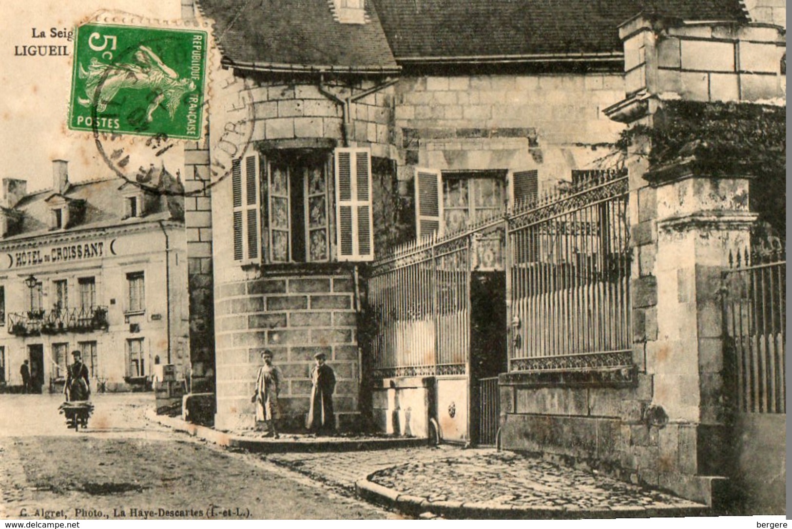 37. CPA. LIGUEIL.  La Seigneurie, Mairie Actuelle, Et L' Hotel Du Croissant. 1912. - Autres & Non Classés