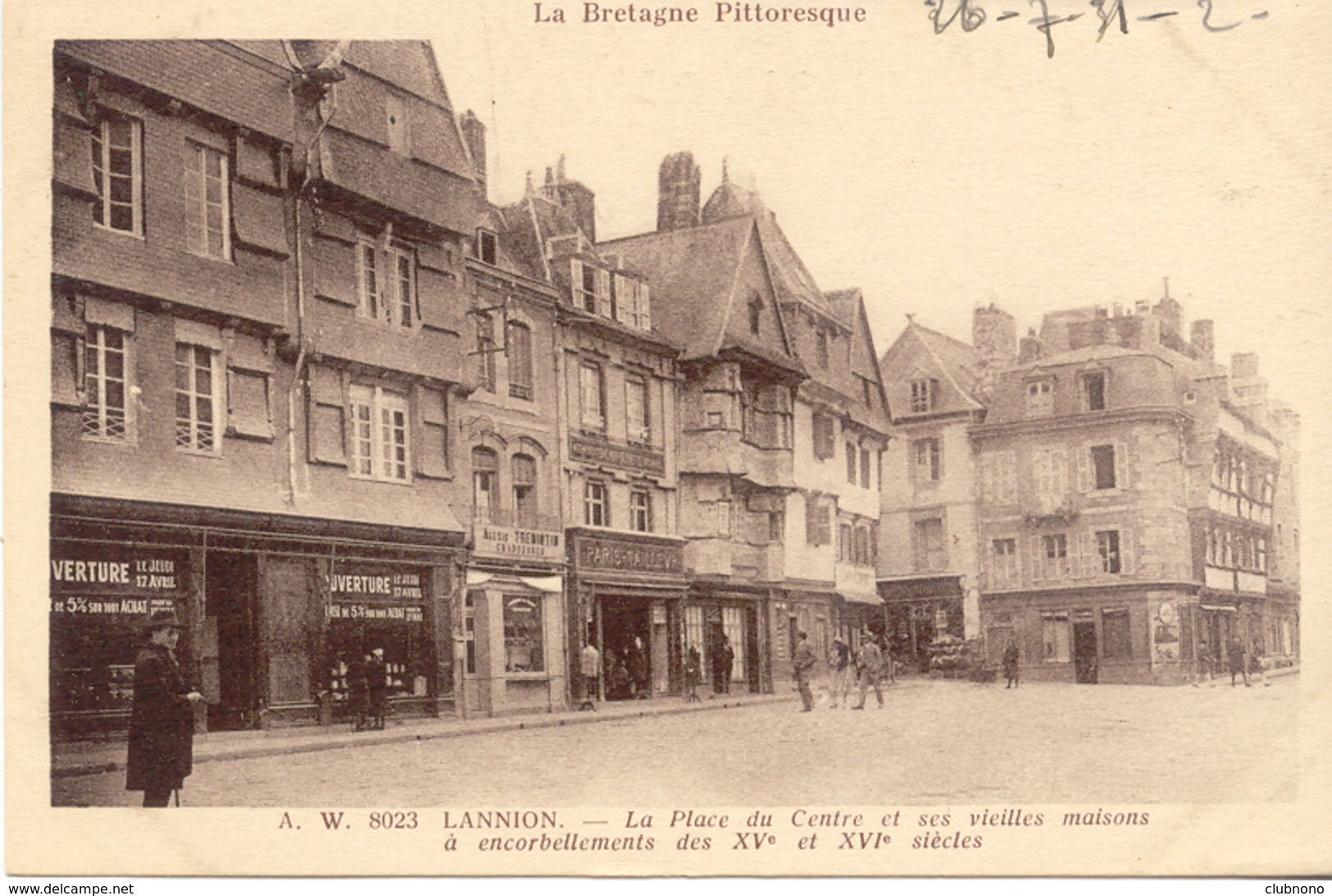 CPA - LANNION - PLACE DU CENTRE ET VIEILLES MAISONS - Lannion