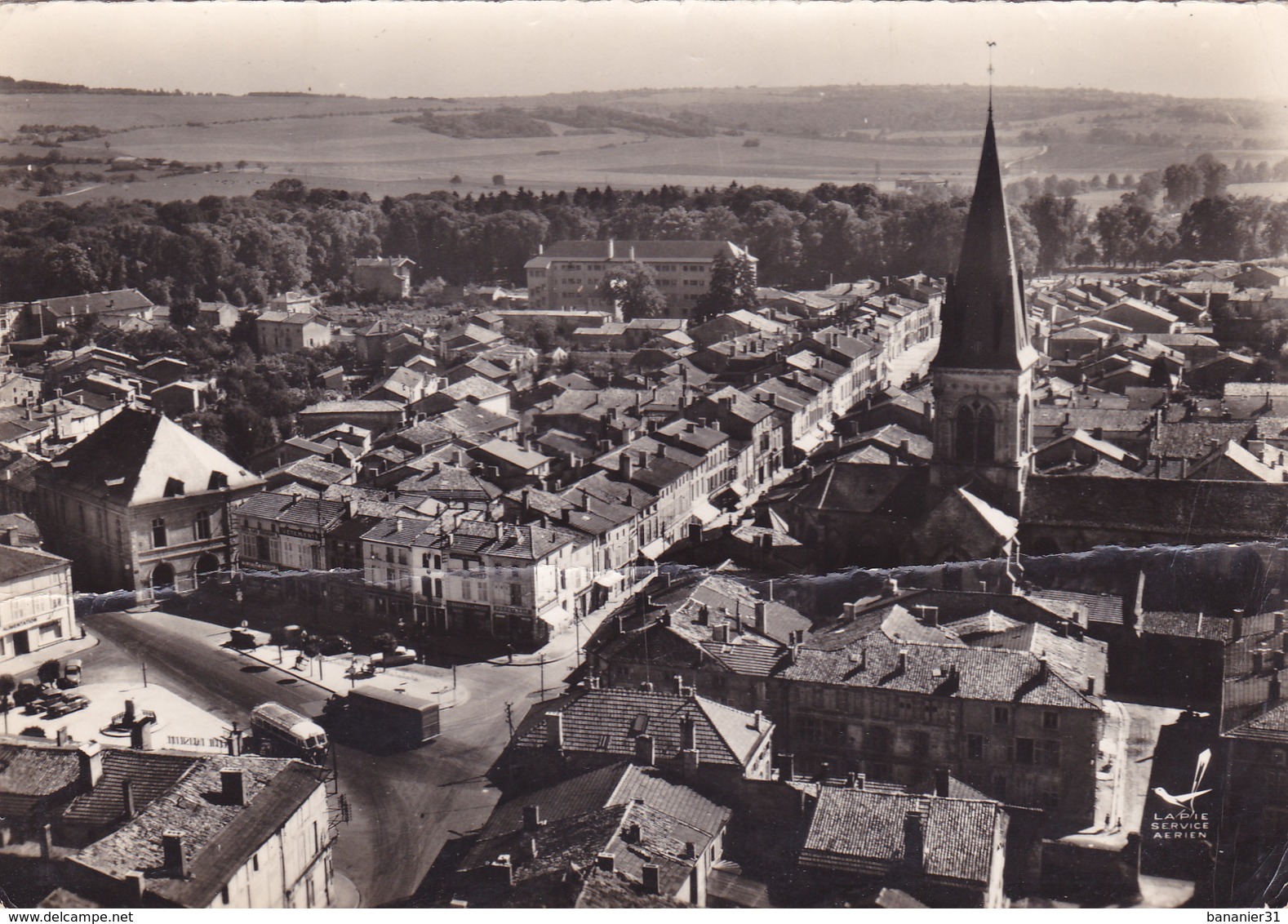 CPM 55 @ LIGNY EN BARROIS - Rue De Neufchâteau Et Place De La République - Ligny En Barrois