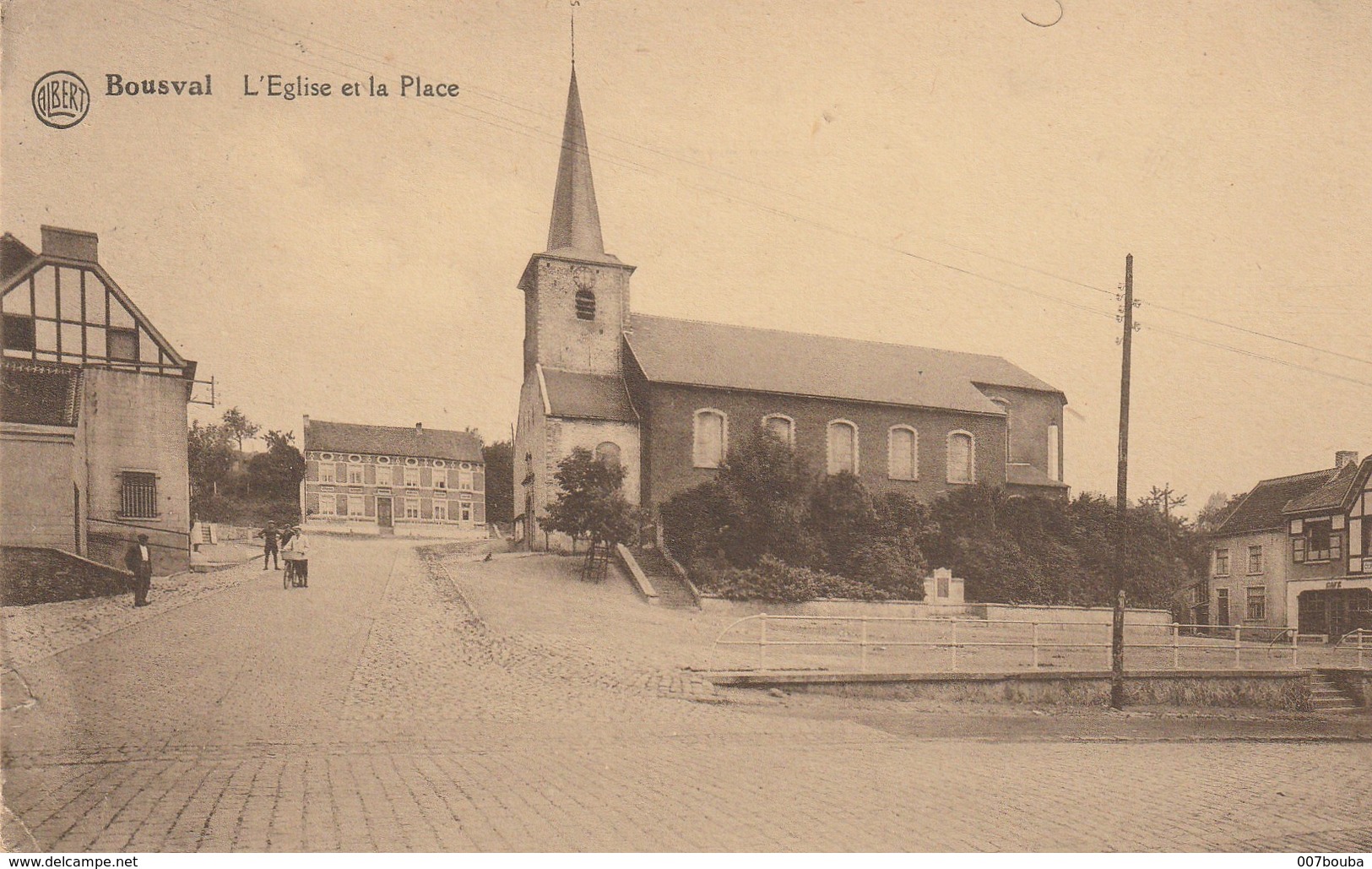 BOUSVAL / L'EGLISE ET LA PLACE - Genappe