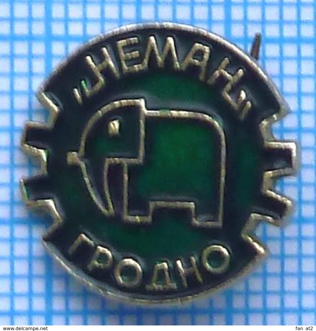 USSR / Badge / Soviet Union / Belarus. Glassworks Neman. Elephant. Grodno. - Animali