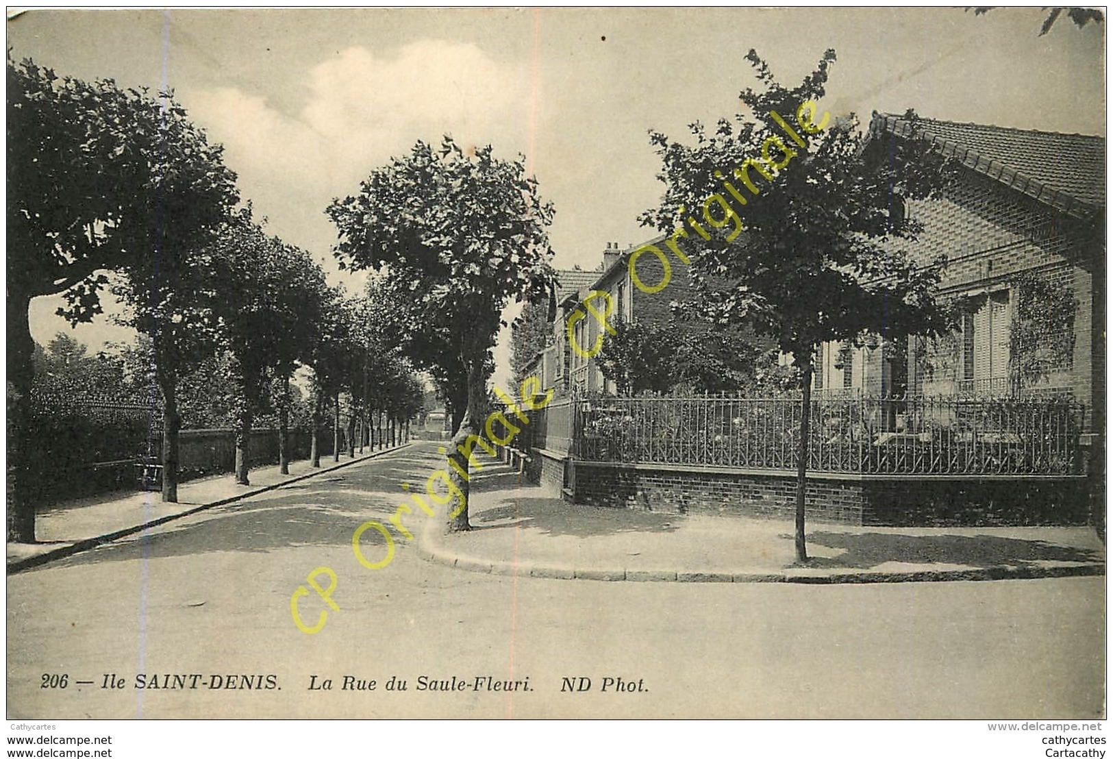 Ile SAINT DENIS . La Rue Du Saule Fleuri . - Saint Denis