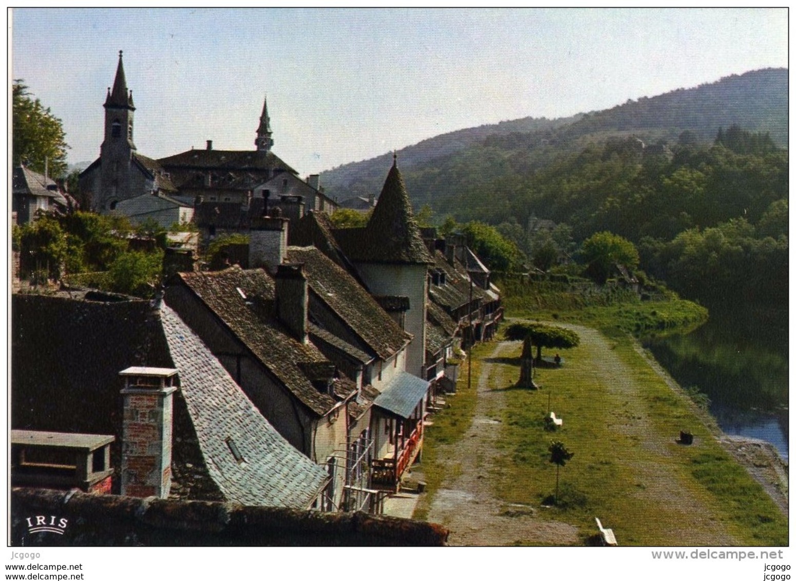 ARGENTAT.  Les Vieilles Maisons.  2 Scans  TBE - Argentat