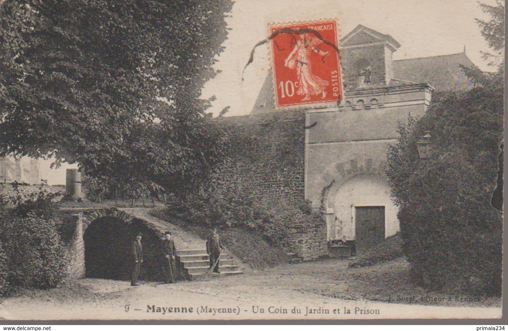 MAYENNE - UN COIN DU JARDIN ET LA PRISON - Mayenne