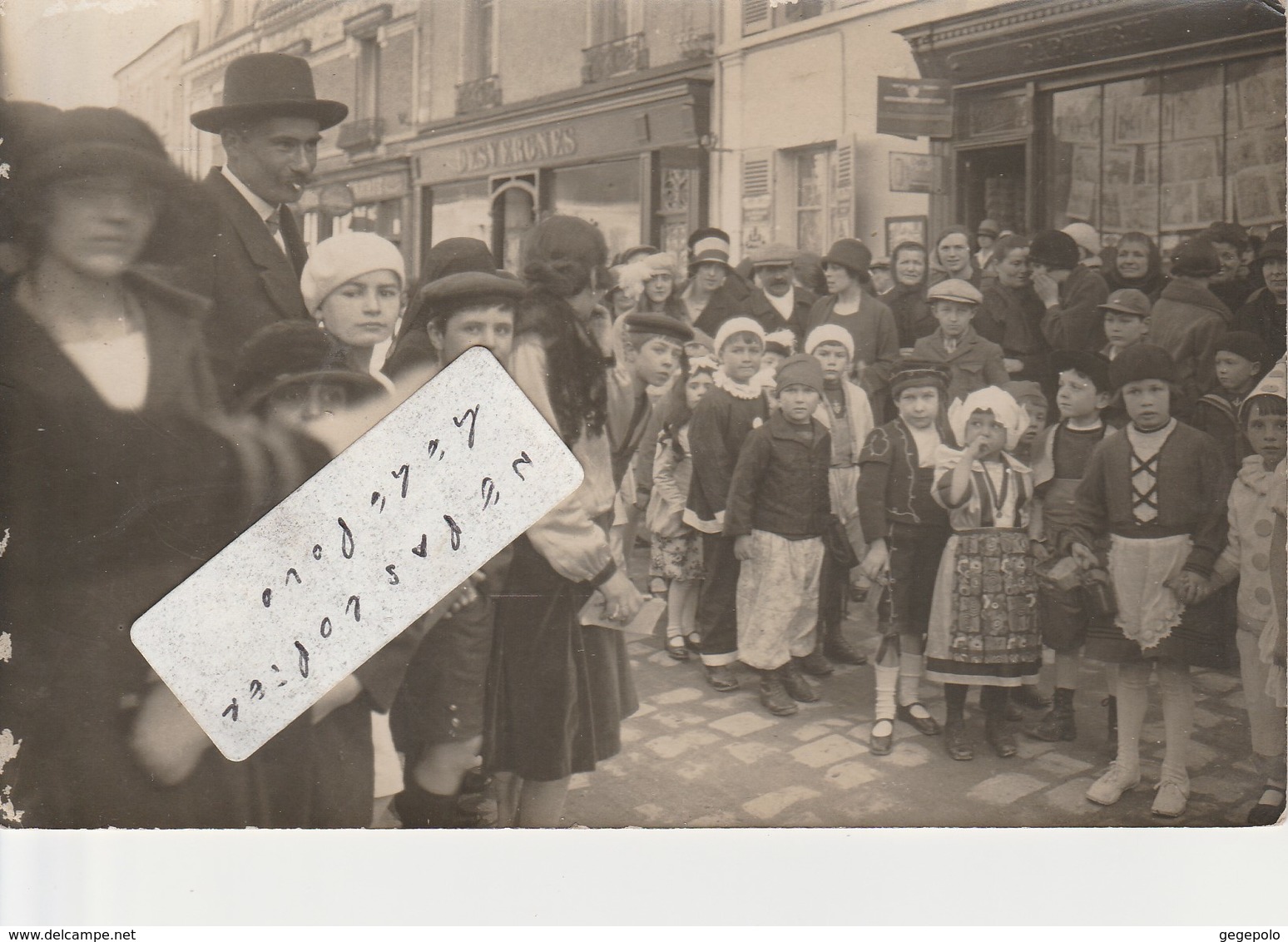 BEAUNE La ROLANDE -  Place Du Marché - Commerce Desvergnes      ( Carte-photo ) - Beaune-la-Rolande