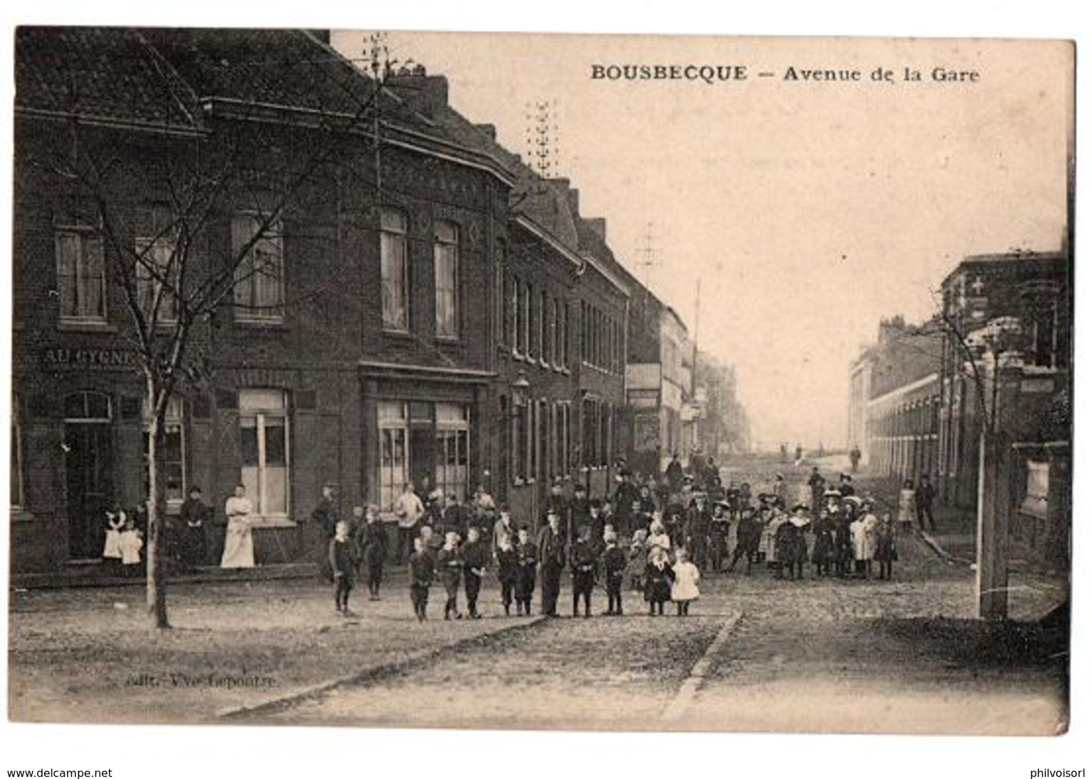 BOUSBECQUE AVENUE DE LA GARE TRES ANIMEE - Autres & Non Classés