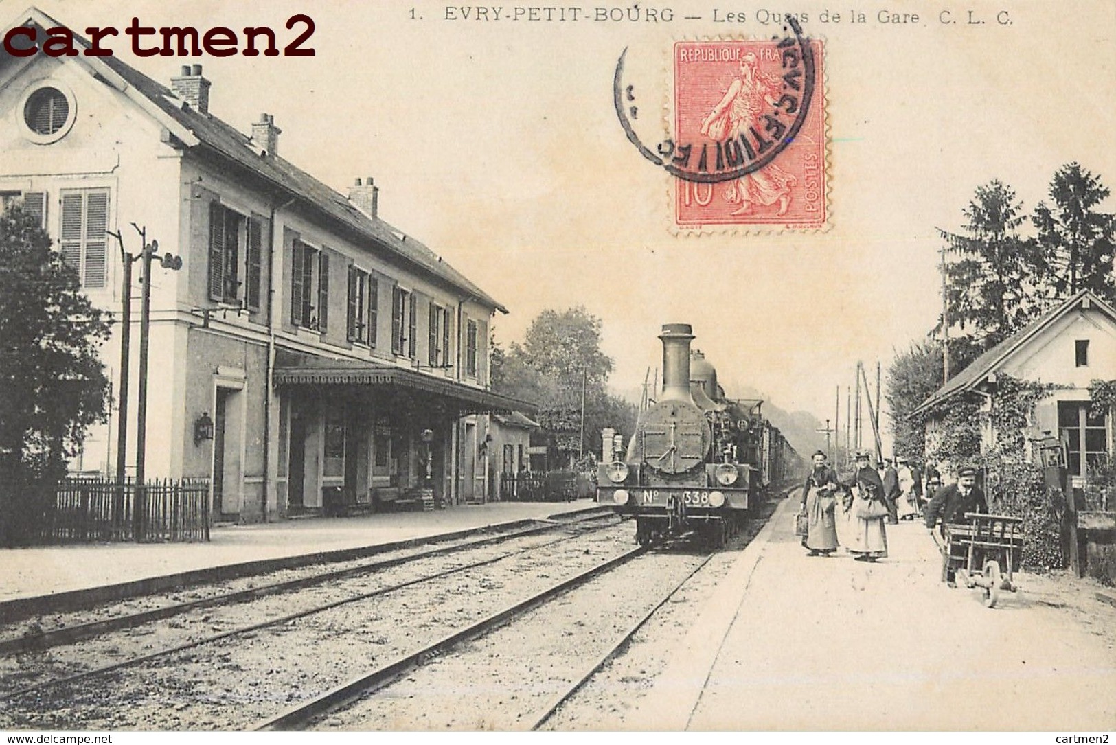 EVRY-PETIT-BOURG QUAIS DE LA GARE CHEMIN DE FER TRAIN LOCOMOTIVE TRANSPORT 91 - Evry